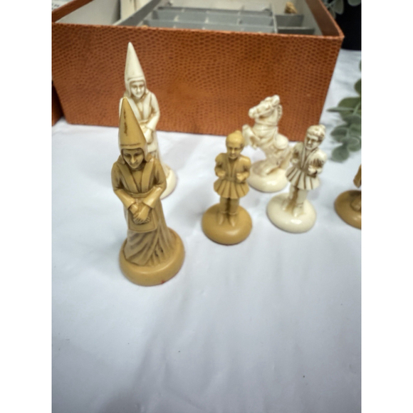 Vintage Schach Plastic Chess Set Medieval Camelot Full Set Germany No Board - Picture 14 of 16